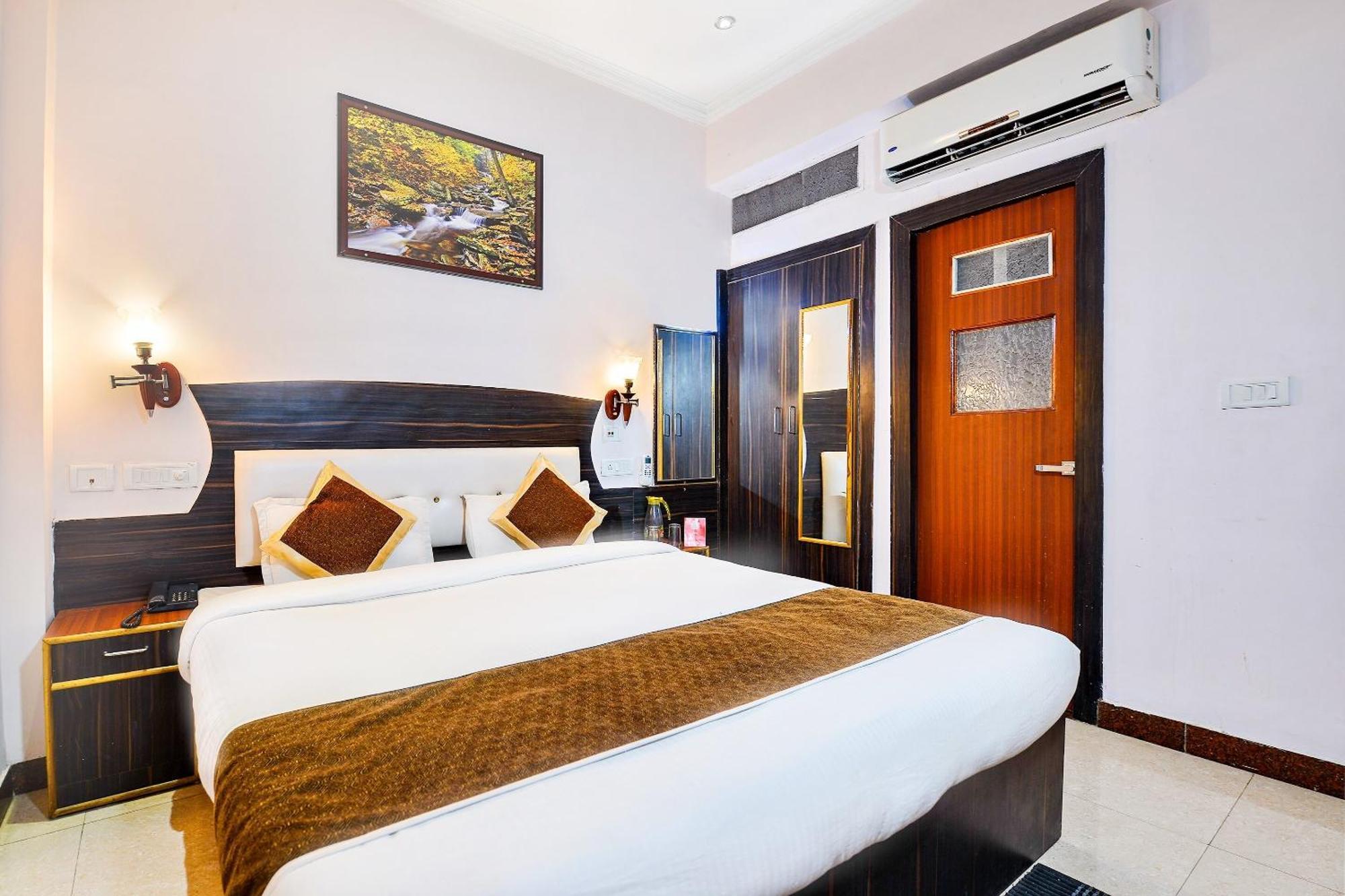 Merit Hotel Agra  Exterior photo